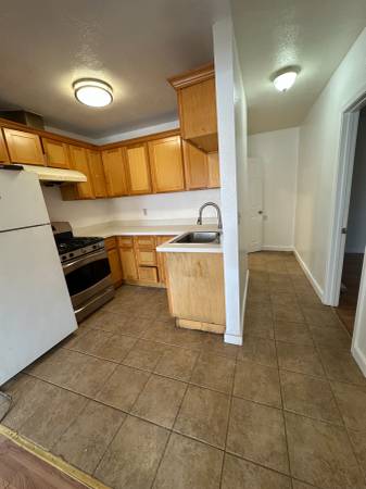 2BR/1BA Single Family House · Richmond photo 4