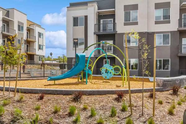 2BR/2BA Apartment on Yolanda Ave · Santa Rosa photo 3