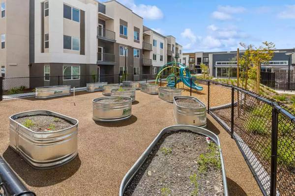 2BR/2BA Apartment on Yolanda Ave · Santa Rosa photo 5
