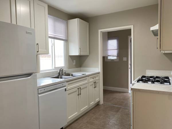 1BR/1BA Apartment · Oakland photo 3