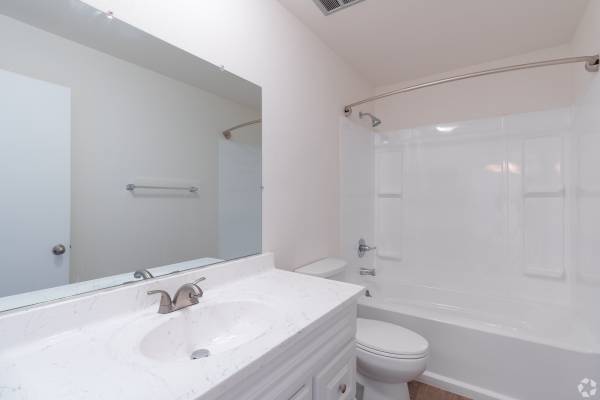 1BR/1BA Apartment on Meadow Ln · Concord photo 3