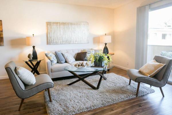 2BR/1BA Apartment on Central Ave · Alameda photo 4