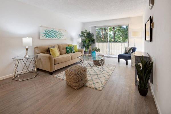 2BR/1BA Apartment on Central Ave · Alameda photo 5