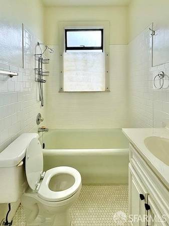 2BR/1BA Apartment · San Francisco photo 3