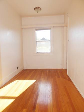 1BR/1BA Apartment · Berkeley photo 4