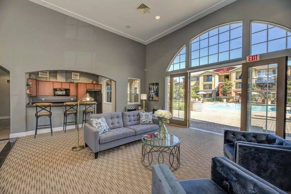 2BR/2BA Apartment on Valle Vista Ave · Vallejo photo 2