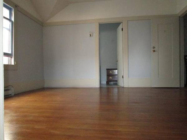 0BR/1BA Apartment · Oakland photo 2