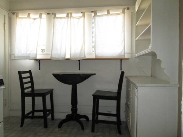 0BR/1BA Apartment · Oakland photo 4