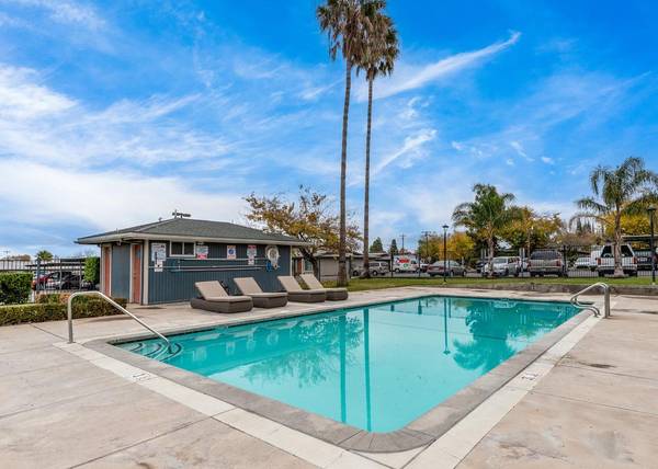2BR/1BA Apartment on Delta Fair Blvd · Antioch photo 2