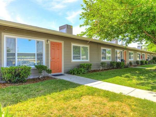 2BR/1BA Apartment on Delta Fair Blvd · Antioch photo 3