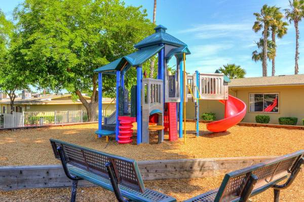 2BR/1BA Apartment on Delta Fair Blvd · Antioch photo 4