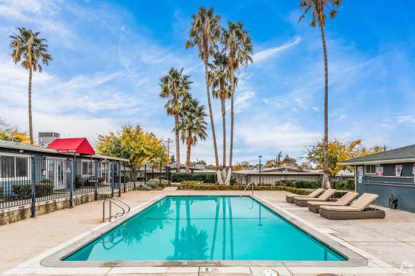 2BR/1BA Apartment on Delta Fair Blvd · Antioch photo 5