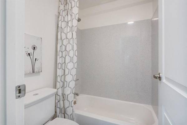 2BR/1BA Apartment on Central Ave · Alameda photo 2