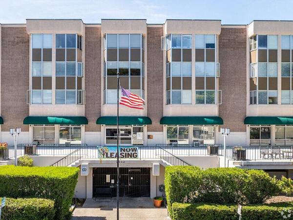 0BR/1BA Apartment on Carlmont Drive · Belmont photo 3
