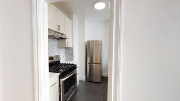 2BR/1BA Apartment on Lyon · San Francisco photo 3