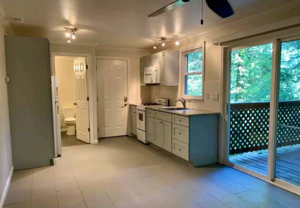 0BR/1BA Duplex on Park Avenue · Guerneville photo 5