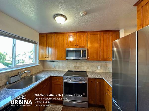2BR/1BA Condo on Santa Alicia Dr · Rohnert Park photo 2