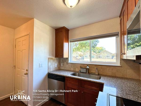 2BR/1BA Condo on Santa Alicia Dr · Rohnert Park photo 3