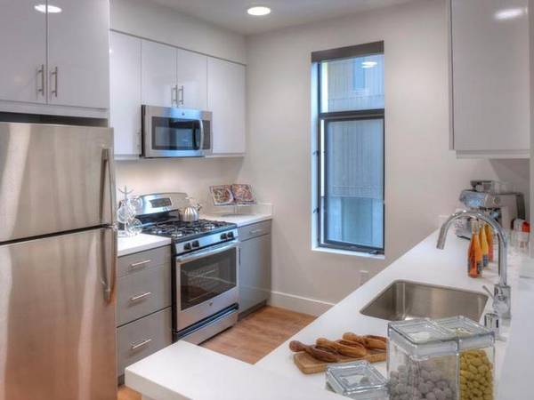 2BR/2BA Apartment on 3rd St. · San Francisco photo 5