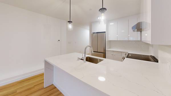 2BR/1BA Apartment on Jefferson · San Francisco photo 2