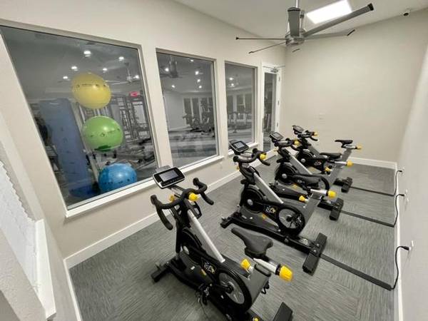 1BR/1BA Apartment on Owens Drive · Pleasanton photo 2