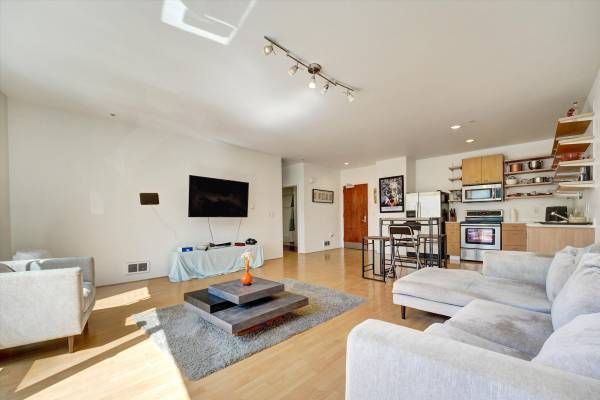 1BR/1BA Apartment · Oakland photo 2