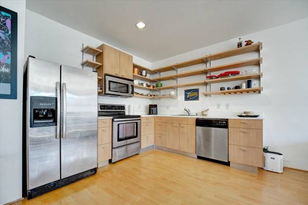 1BR/1BA Apartment · Oakland photo 3
