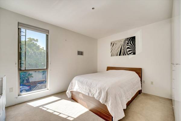 1BR/1BA Apartment · Oakland photo 4