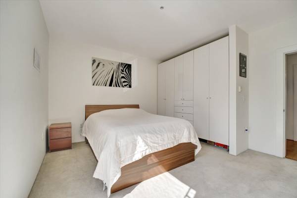 1BR/1BA Apartment · Oakland photo 5