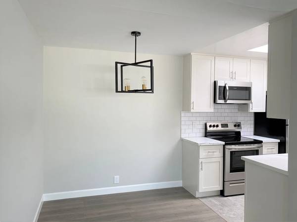 1BR/1BA Apartment · Belmont photo 3