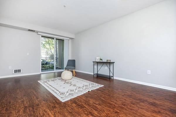 1BR/1BA Apartment on Schmidt Lane · El Cerrito photo 2