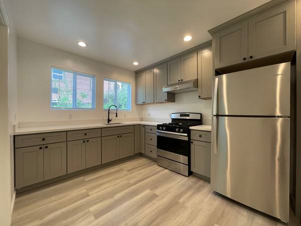 2BR/2BA Duplex on Wallace Street · Oakland photo 3