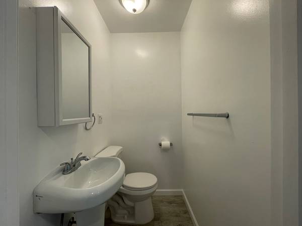 2BR/2BA Duplex on Wallace Street · Oakland photo 5