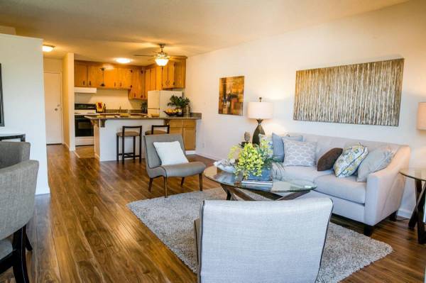 2BR/1BA Apartment on Central Ave · Alameda photo 4