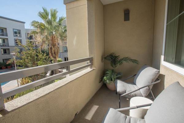 0BR/1BA Apartment on Golden Gate · Dublin photo 3