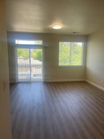 2BR/1BA Apartment on Prospect Avenue · Santa Rosa photo 2