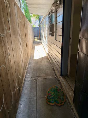 2BR/1BA Duplex · Oakland photo 3
