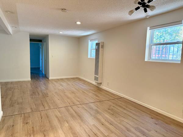 2BR/1BA Duplex · Oakland photo 5