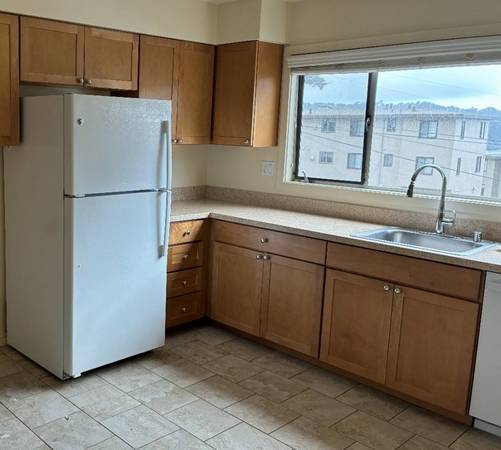 4BR/2BA Apartment · San Francisco photo 4