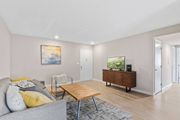 2BR/2BA Apartment on South Bascom Avenue · Campbell photo 5