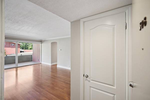 2BR/2BA Apartment on Massol Avenue · Los Gatos photo 4