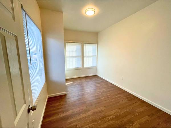 2BR/1BA Apartment · Oakland photo 2