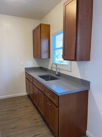 2BR/1BA Apartment · Oakland photo 4