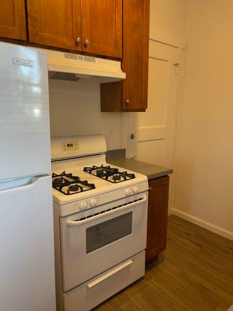 2BR/1BA Apartment · Oakland photo 5