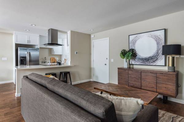 2BR/2BA Apartment on Massol Avenue · Los Gatos photo 2