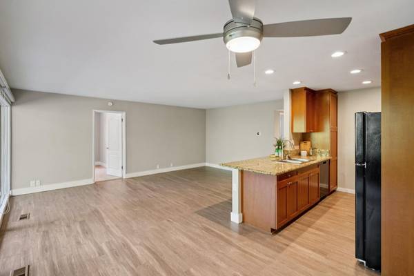 2BR/2BA Apartment on Massol Avenue · Los Gatos photo 5
