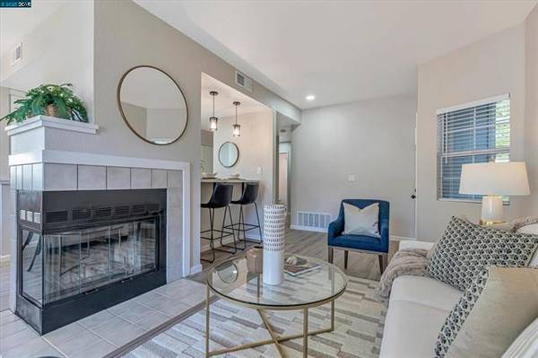 2BR/2BA Condo · Pleasanton photo 4