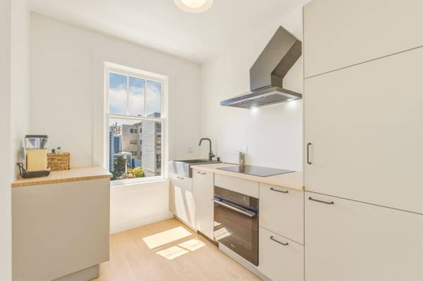 1BR/1BA Apartment on Capp St. Unit A · San Francisco photo 3