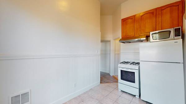 1223 Laguna photo 3