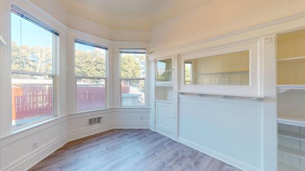 1223 Laguna photo 5